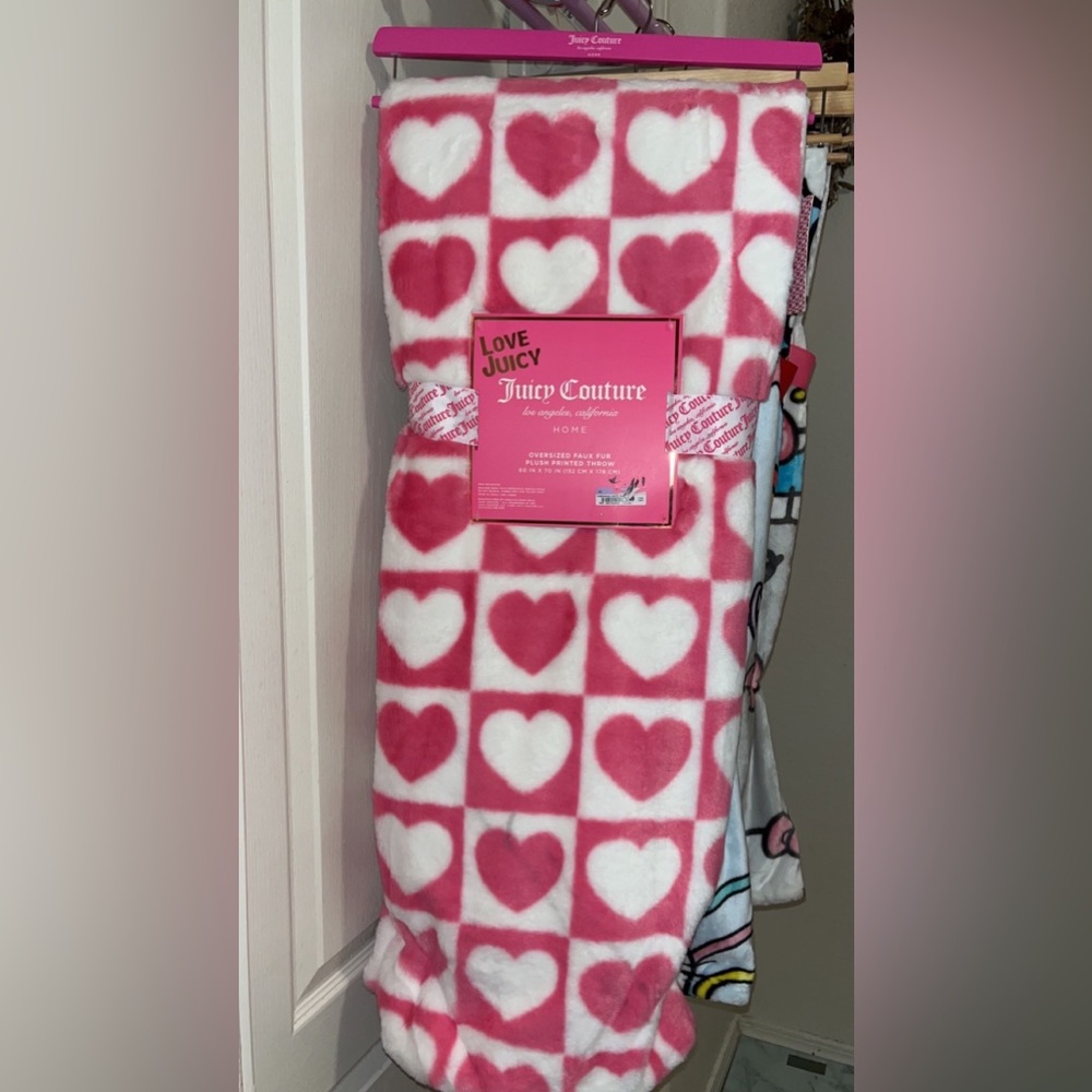 Juicy couture faux fur throw blanket